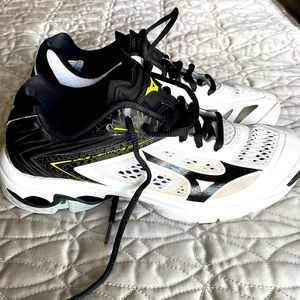 Women’s mizuno wave lightning Z5 size 7.5